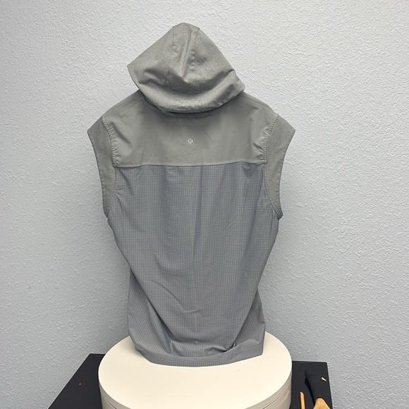 Lululemon M’s Sz L Stealth Hooded Sleeveless
Heathered Battleship. Exclt Cndtn - Picture 8 of 12